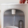 「電気ポット」のただしい掃除頻度知ってる？清潔に保つための“3つのメンテナンス法”