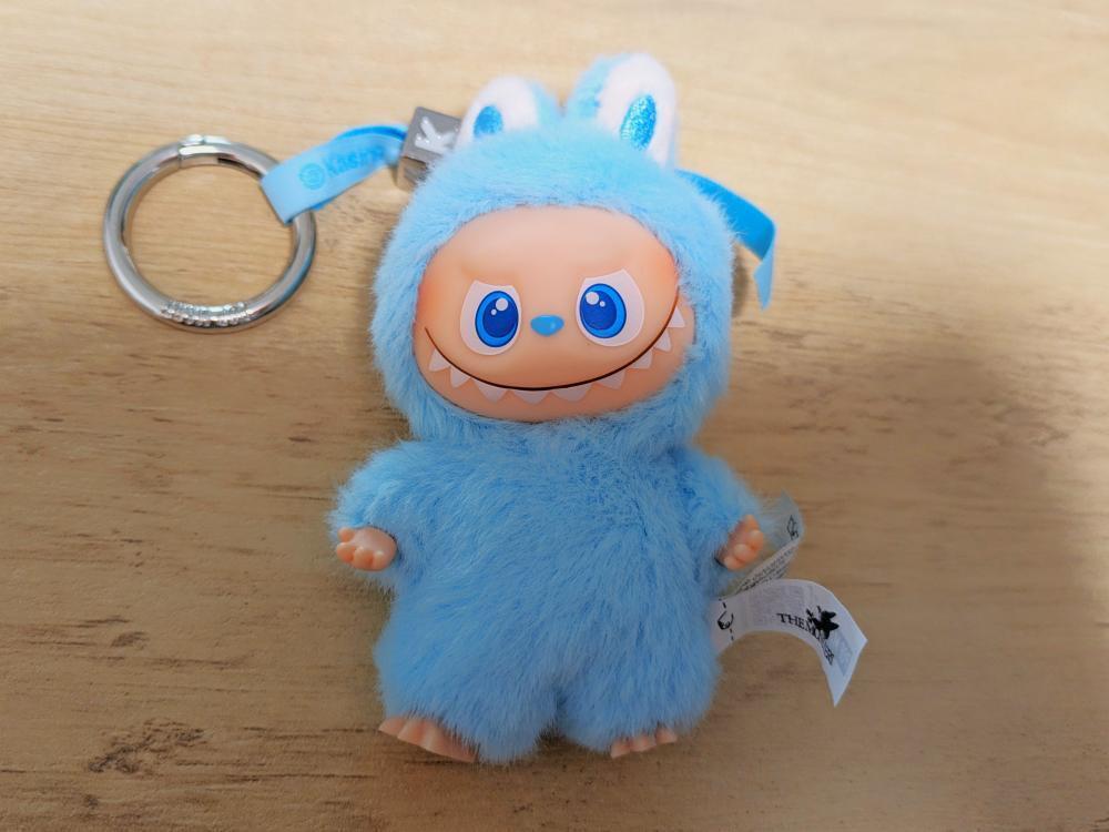 POPMARTの正規品確認用QRコードはLabubuフィギュア本体にはありません ポップマート】ラブブの正規品の見極め方は？「QRコード」で検証
