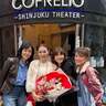 早見優『花の82年組』メンバーと渡辺めぐみ出演の舞台を観劇「何度か涙が込み上げてきて」