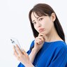 【iPhone】バッテリーをムダに減らさない“意外と重要な設定”→「遠出する前に見直したい！」