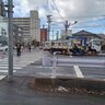 【栗の木バイパスの一部区間で通行止め】大型トレーラーが街路灯に衝突、事故の影響で街路灯が傾く（新潟市中央区）