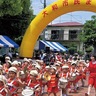 鼓笛隊可愛く行進　モミヤマ幼稚園
