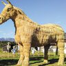 わらで制作したアート作品の展示イベント「わらだくみまつり」来年のえと「馬」など巨大な6体が人気【12月7日まで】群馬県利根郡みなかみ町