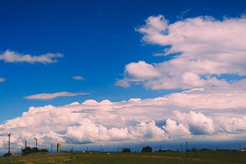 【オーダー用】北海道の風景写真 北海道の絶景】夏空を彩る、入道雲。今だけの風景を、飛行機や畑