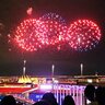 大阪・関西万博「大屋根リング」から見る花火はどんな感じ？　スタート時刻非公開の打ち上げを待ってみた