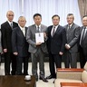 林野火災の義援金寄託　市全国県人会連合会