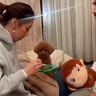 ご飯をあまり食べなくなった犬…パパを使った『まさかの解決方法』が59万再生「人の子と全く同じｗ」「登場人物全員可愛くて笑った」と絶賛