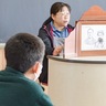 おはなしポケット　佐喜太郎の功績､紙芝居で　前羽小で読み聞かせ