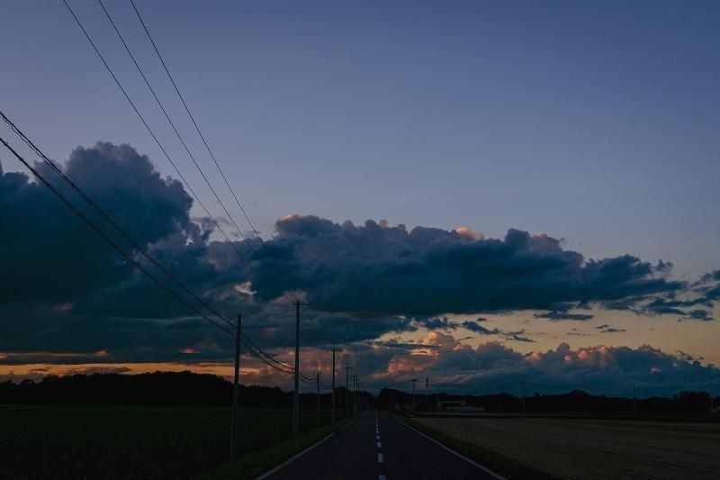 【オーダー用】北海道の風景写真 北海道の絶景】夏空を彩る、入道雲。今だけの風景を、飛行機や畑