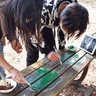 平川町公園ベンチを彩る　二谷小６年２組