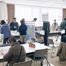 新教材が一堂に　学習塾連絡会が展示会