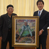 石田精吾氏　市に絵画を寄贈