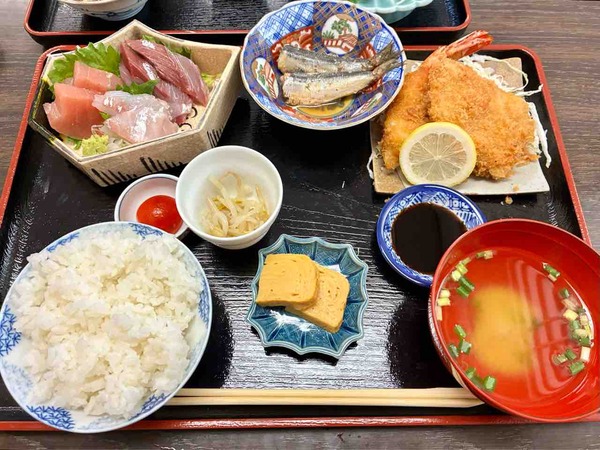 石川県金沢市二口町にオープンした『魚定食 魚魚（うおうお
