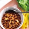 コレって万能調味料！梅干し・キムチ活用術「キムチそぼろの葉っぱ包み」