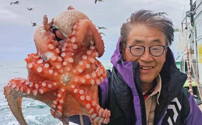 那珂湊沖のエギタコ釣りで2kg超えマダコ手中！【茨城】船中オデコなし