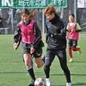 Ｊリーガーが指導　辻堂でサッカー教室