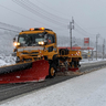 妙高市の山沿いで雪　国道で除雪車が今冬初出動