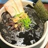 真っ黒なスープが特徴的！淀川区にある『ら〜めん