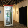 【動画】大阪・本町で「行方不明展」　貼り紙、遺留品など展示
