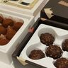 関西では大丸梅田店だけ！朝5時から整理券配布が始まる大人気の「SNOWS」でバレンタイン限定が登場
