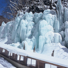 岐阜「飛騨大鍾乳洞」高さ30メートル超の巨大な氷柱が出現！ぐんぐん成長する『氷の渓谷』を見に行こう！