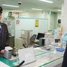 小田急「下北沢駅」窓口に京セラ開発の字幕表示システム
