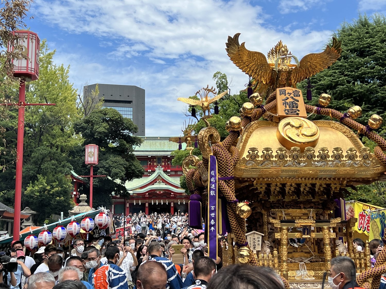 江戸三大祭りのひとつ「富岡八幡宮例祭（深川八幡祭り）」が8月