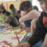 手形や足形で巨大アート制作！新井あおぞら保育園