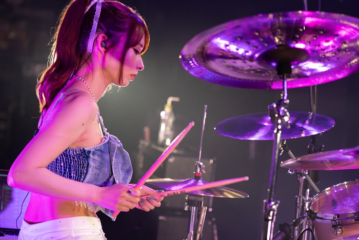 日本一美しいドラマー、大野真依が世界的ドラムメーカーPearl