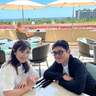 薬丸裕英、ハワイで撮影した妻・石川秀美さんとの2ショットを公開「ホテルランチ」
