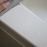 実はお風呂上がりにバスタオルで水滴を拭き取るのはNG！そのワケと優秀掃除アイテムを紹介