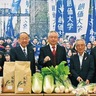 加住３団体　創価大駅伝部を激励　地場産食材を差し入れ