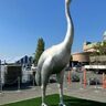 【我孫子市】でっかい鳥！高さ3.6メートル　鳥の博物館を見つめるジャイアント・モア