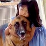 『数十年後、大人になった時に…』小さな女の子と大型犬が"一緒に成長していく光景"に涙が溢れると65万再生「泣けてきた」「素敵な日々を」