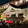 夜の東京国立博物館で恐竜の大行進