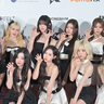 【動画】tripleS、美脚が際立つモノトーンミニスカ姿でレッドカーペットに登場！＜KCON