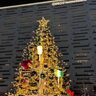 串カツモチーフのオーナメントが輝くクリスマスツリーが登場♡「串カツクリスマス」を開催！＠OMO7大阪【12/1～12/25】