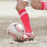 ボールを蹴ると爪が痛い、割れた！　サッカー選手にとって大事なパーツ「足の爪」が与える競技への影響と正しいケア