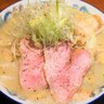 【豚骨×塩】素材の旨みが調和した一杯。具沢山な“シーフード豚骨”ラーメン