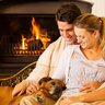犬が『飼い主の側に寄ってくる』心理5つ　愛犬が近づいてきた時に飼い主がすべき対応とは？