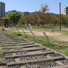 園内に本物のレールや車輪が⁈JR鷹取駅近くにある『妙法寺川左岸公園』は鉄道好き必見！