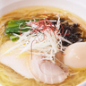 鶏の旨味たっぷりの黄金スープとなめらかなストレート細麺。『桜台らぁ麺