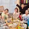 森口博子「豪華です」小泉今日子らとの集合ショットを公開「楽しく語れる関係っていいね」