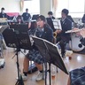 吹奏学部　支えになる演奏を　卒業生も参加し応援