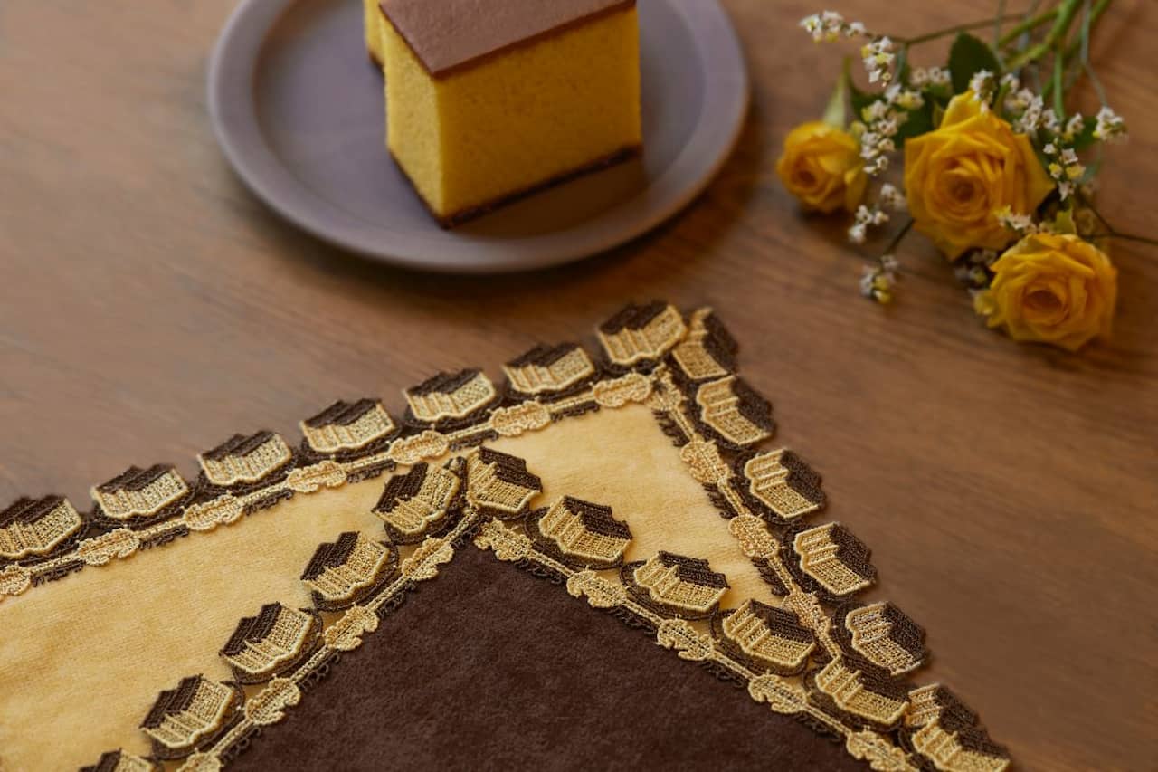 数量限定販売！ 福砂屋×近沢レース店のコラボハンカチがかわい