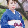 秦野ゆかりの歌手みずき小夜子さんが10月6日、タウンニュースホールで恒例のカラオケ発表会