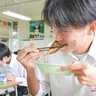 地元産カマスに笑顔溢れ　二宮西中給食で初提供