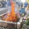 八幡神社　上る炎に健康願う　どんど焼きが盛況