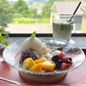 坂のまちから川を見下ろす雑貨カフェ【grin