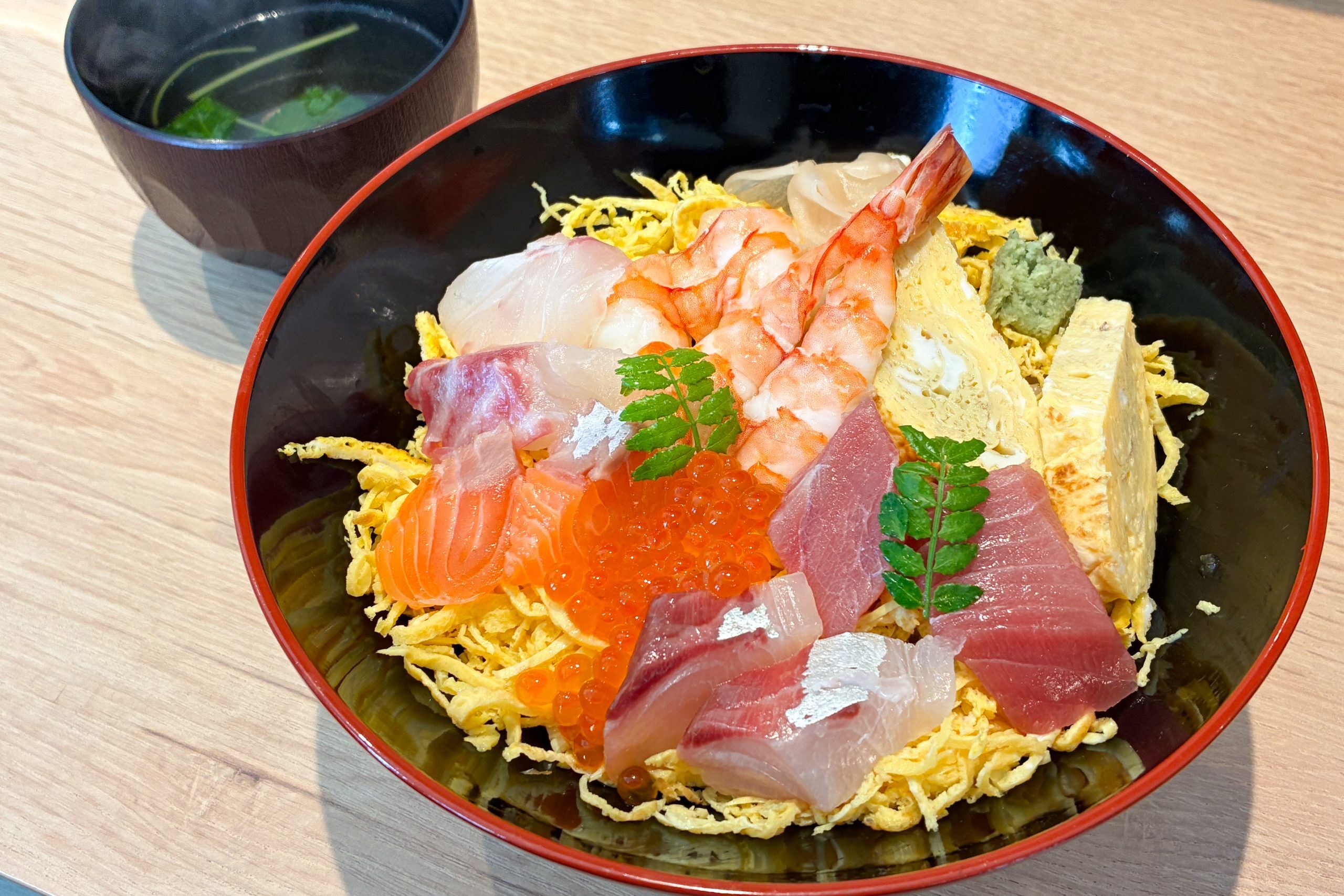 寿司 松尾」の『特製ちらし寿司セット』（京田辺市花住坂